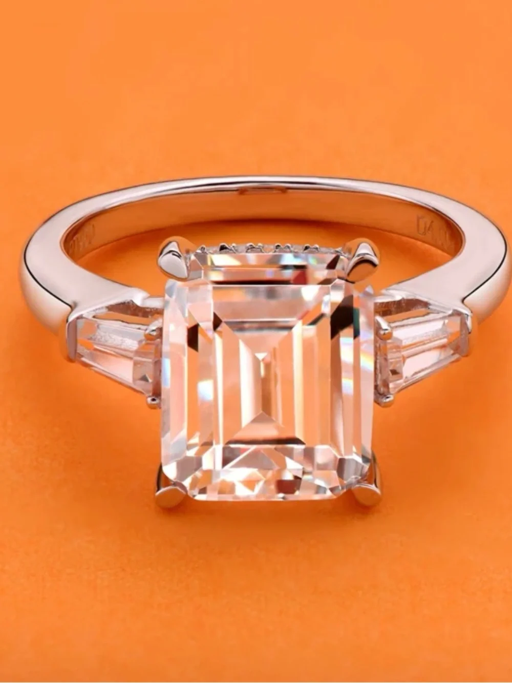 NWT Ainuoshi Emerald Cut Moissanite Three Stone Ring